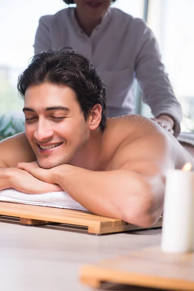 Young handsome man during spa procedure — Stock Photo, Image