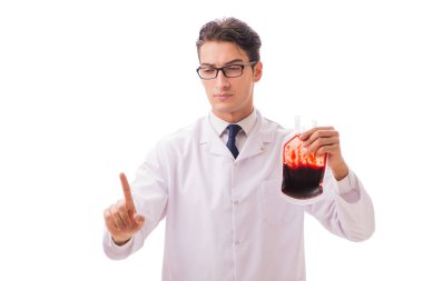 Kan bağışı konsepti olan doktor beyaza izole edilmiş.