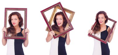 Beyaz çerçeveli bir kadın.