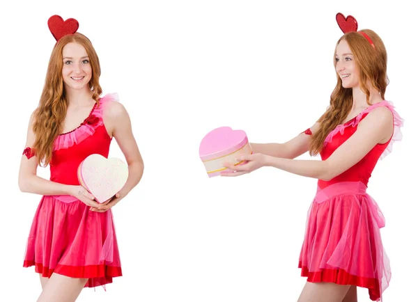 Mooie jonge model in roze mini jurk houden geïsoleerd van de doos van de gift — Stockfoto