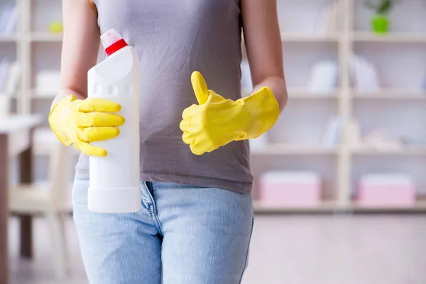 청소하는 여자들 — 스톡 사진