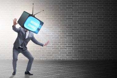 İnsan ve televizyon yerine medya zombisi kavramı