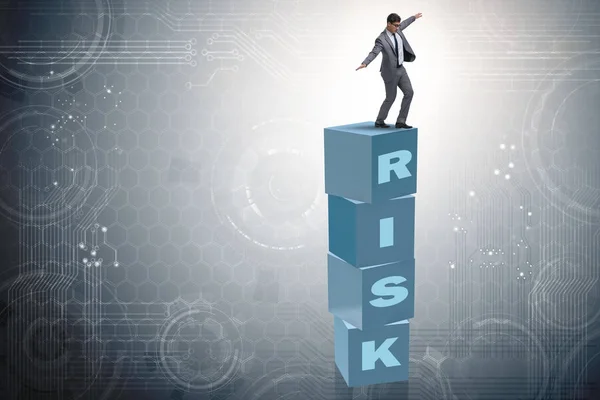 Empresário em risco e recompensa conceito de negócio — Fotografia de Stock