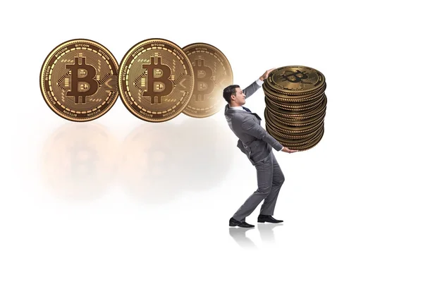 Empresario sosteniendo bitcoin en concepto blockchain criptomoneda —  Fotos de Stock