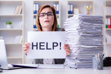 Ofiste çalışan iş kadını.