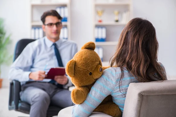 Médico psiquiatra visitante del paciente para el examen — Foto de Stock