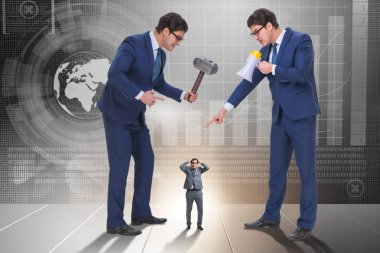 Çalışan iş kavramı içinde taciz kötü öfkeli patron