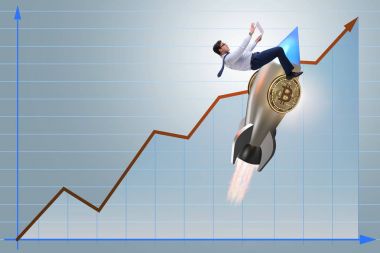 Bitcoin fiyatında roketle uçan işadamı yükselen konsept