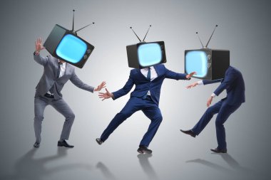 İnsan ve televizyon yerine medya zombisi kavramı