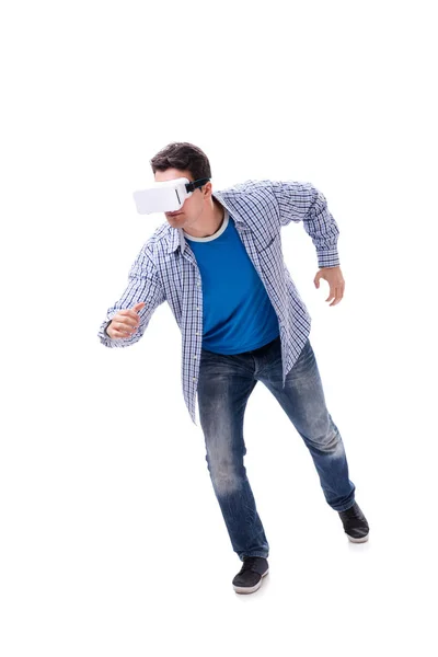 Jovem vestindo óculos de realidade virtual VR — Fotografia de Stock