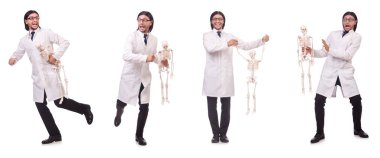 İskeleti beyaz olan komik öğretmen.