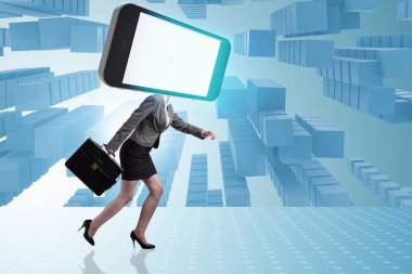 Akıllı telefonun etkisi altında cep telefonu zombisi