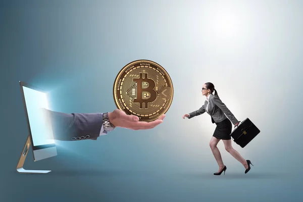 Bizneswoman w koncepcji wzrostu cen bitcoin — Zdjęcie stockowe