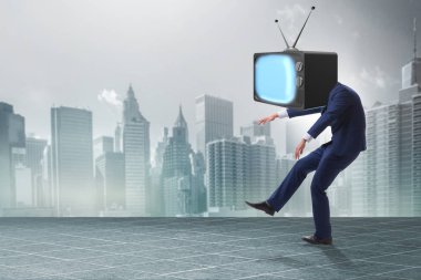 İnsan ve televizyon yerine medya zombisi kavramı