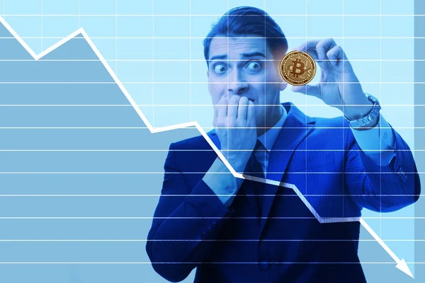 Geschäftsmann traurig über Bitcoin-Kurssturz — Stockfoto