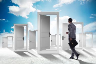 İş adamı pek çok iş fırsatıyla karşı karşıya
