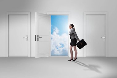 İş kadını birçok iş fırsatıyla karşı karşıya