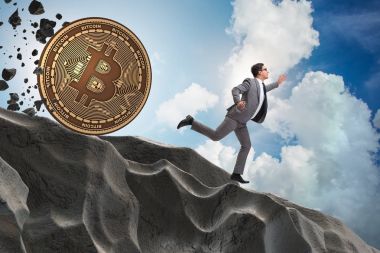 İşadamı cryptocurrency blockchain kavramında takip Bitcoin