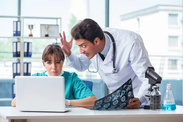 Two doctors discussing x-ray MRI image in hospital — Stock Photo, Image