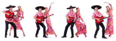 İspanyol çift gitar çalıyor ve dans ediyor.