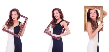 Beyaz çerçeveli bir kadın.