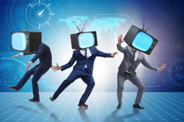 İnsan ve televizyon yerine medya zombisi kavramı