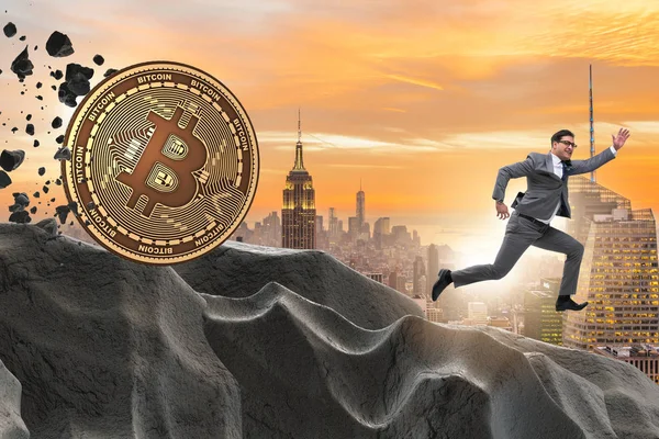 Bitcoin переслідує бізнесмена в концепції блокчейну криптовалюти — стокове фото