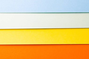 Mesajınız için boş alanı olan yırtık kağıt