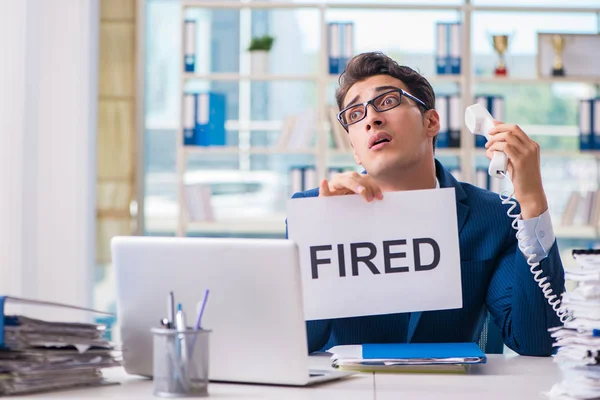 Businessman with message in the office at desk — Stock Photo, Image