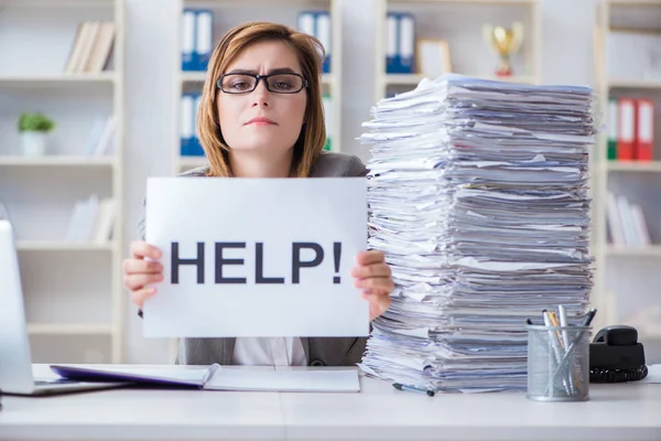 Ofiste çalışan iş kadını.