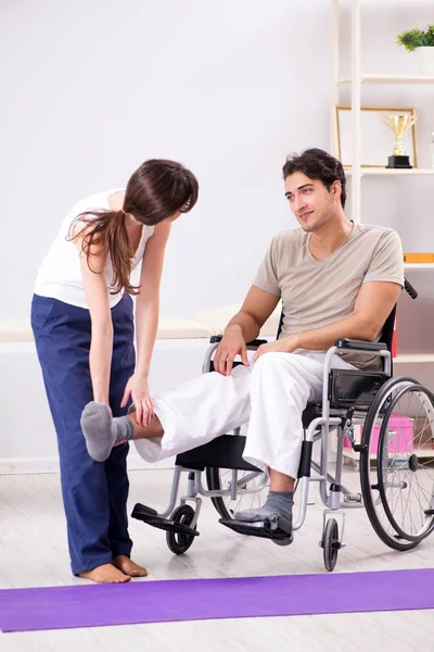 Patient recovering in hospital after injury trauma — Stock Photo, Image
