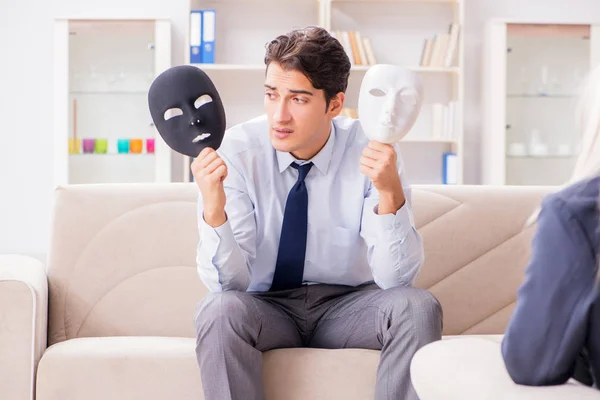 Junger Mann besucht Psychiater zur Beratung — Stockfoto