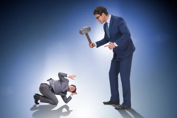 Bad angry boss threatening employee with hammer — Stock Photo, Image