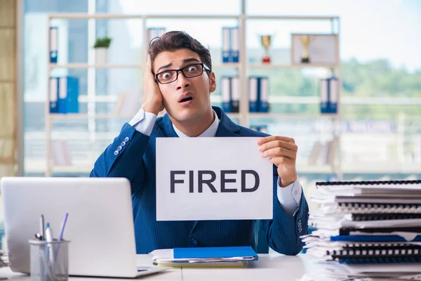 Businessman with message in the office at desk — Stock Photo, Image