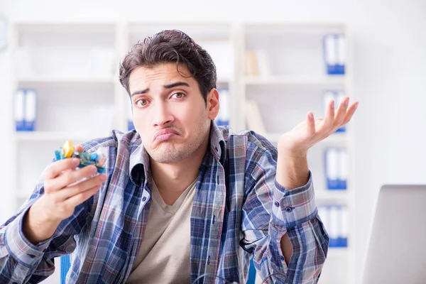 Professional repairman repairing computer in workshop — Stock Photo, Image