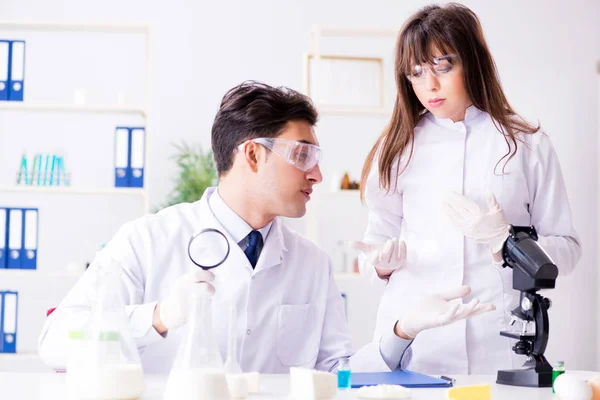 Two lab doctor testing food products — Stock Photo, Image