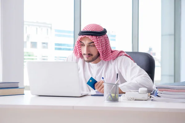 Arab businessman working in the office — Stock Photo, Image