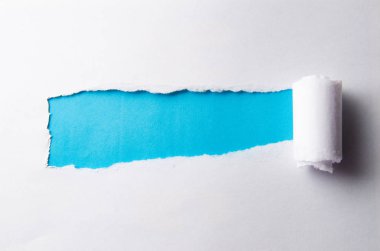 Mesajınız için boş alanı olan yırtık kağıt