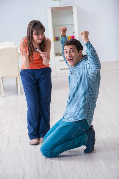 Wife and husband looking at pregnancy test — Stock Photo, Image