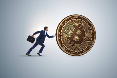 İşadamı, kripto para zinciri konseptinde bitcoin basıyor