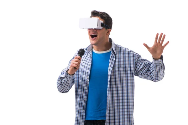 Młody człowiek w okularach VR wirtualnej rzeczywistości — Zdjęcie stockowe