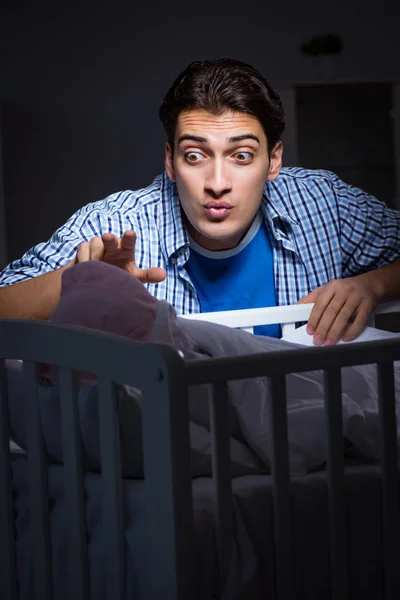 Happy dad looking after newborn baby at night — Stock Photo, Image