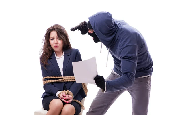 Pistolero obligando a una mujer —  Fotos de Stock