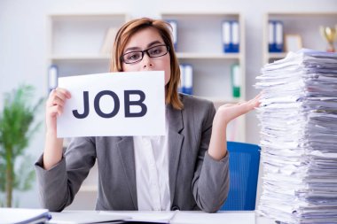 Ofiste çalışan iş kadını.