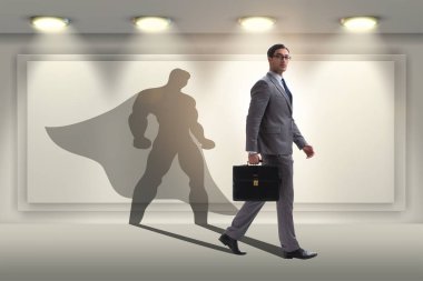 Süper kahraman olmak isteyen bir iş adamı.