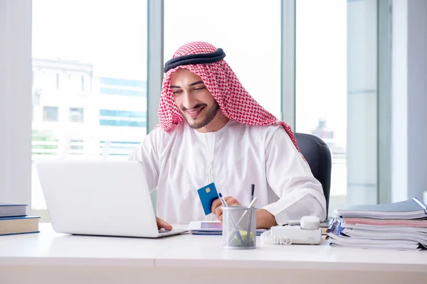 Arab businessman working in the office — Stock Photo, Image