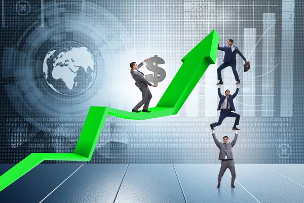 Geschäftsmann unterstützt Wachstum der Wirtschaft in Diagramm — Stockfoto