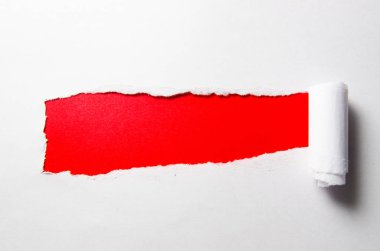 Mesajınız için boş alanı olan yırtık kağıt