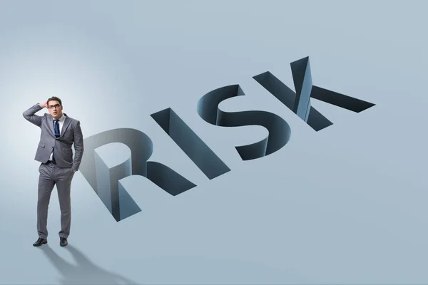 Бізнесмен у концепції фінансового ризику — стокове фото