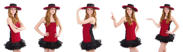 폴카 도트 드레스와 챙 넓은 모자에 고립 된 젊은 빨강 머리 소녀 — 스톡 사진
